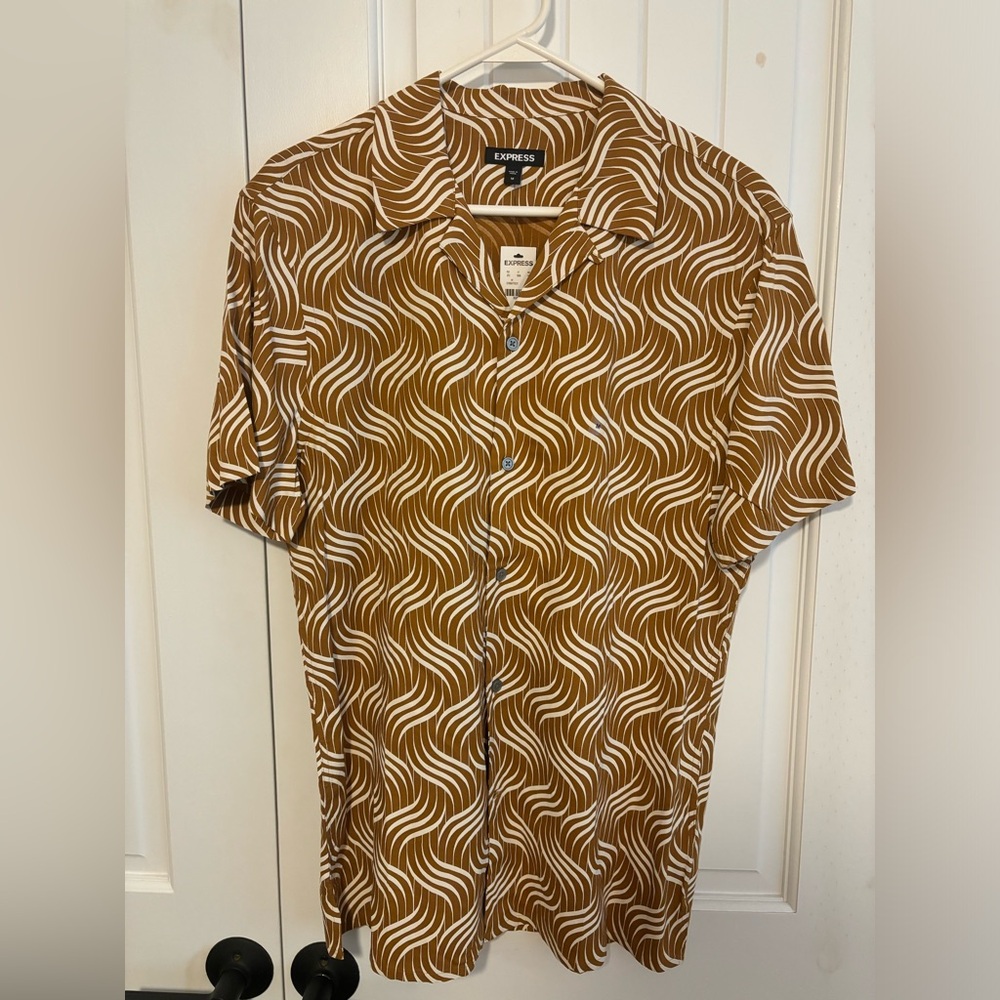 New with tags. Express men’s button down shirt.